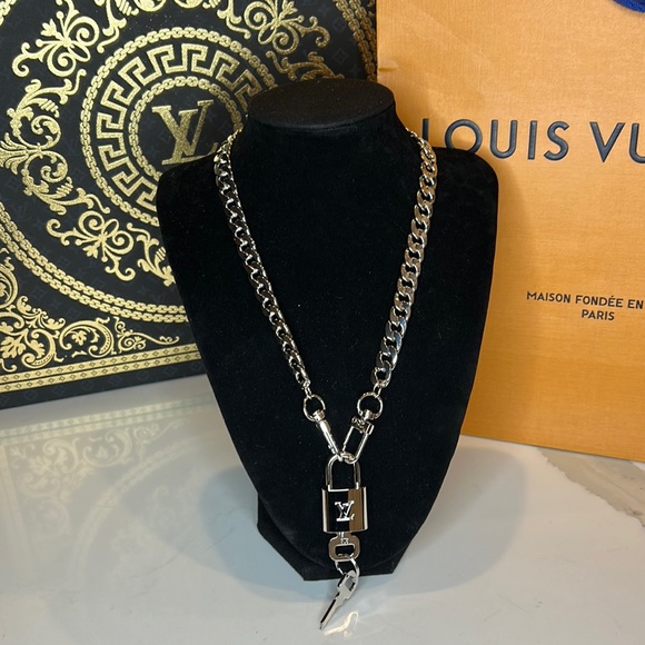 Louis Vuitton Jewelry Louis Vuitton Silvertoned Lock And Keys Set 35 On 18 Link Chain